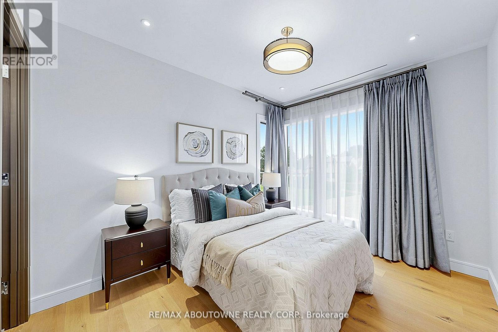 1364 ACTON CRESCENT - 26
