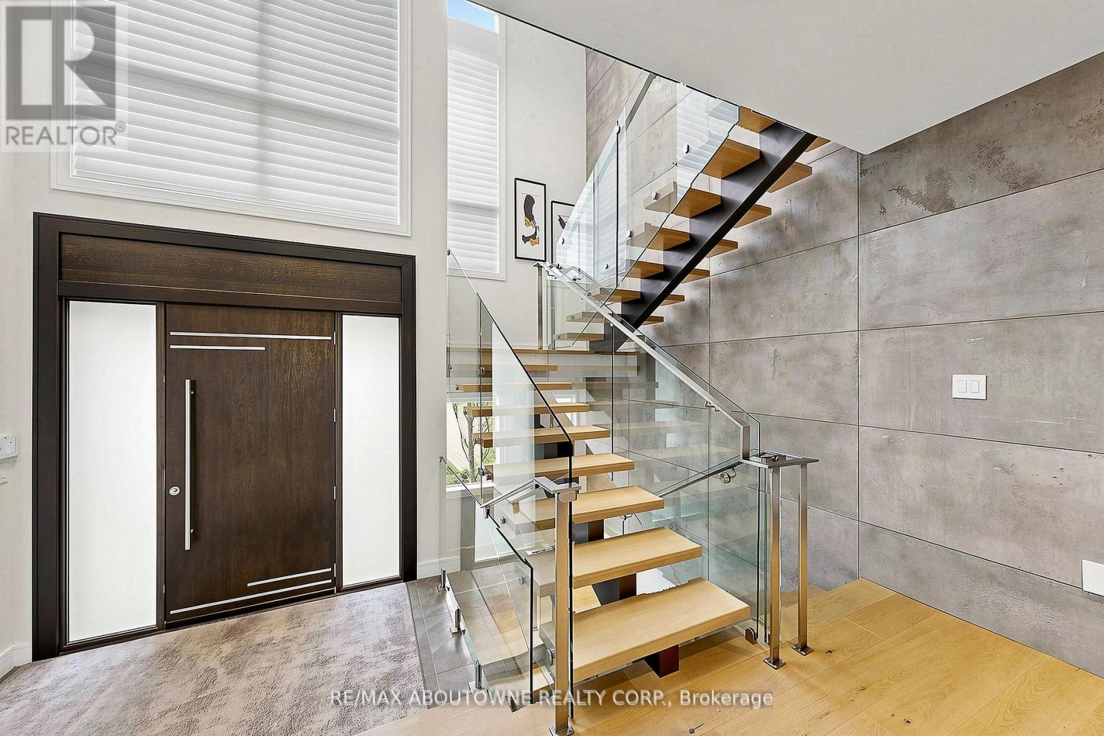 1364 ACTON CRESCENT - 3