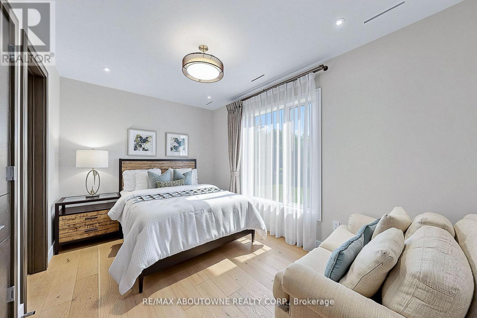1364 ACTON CRESCENT - 30
