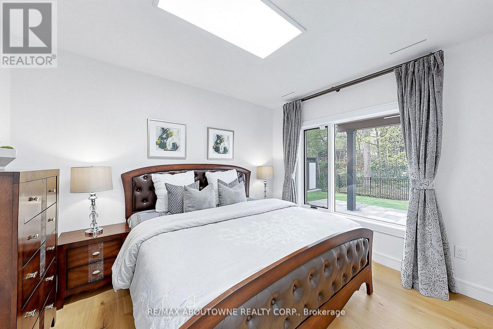 1364 ACTON CRESCENT - 32