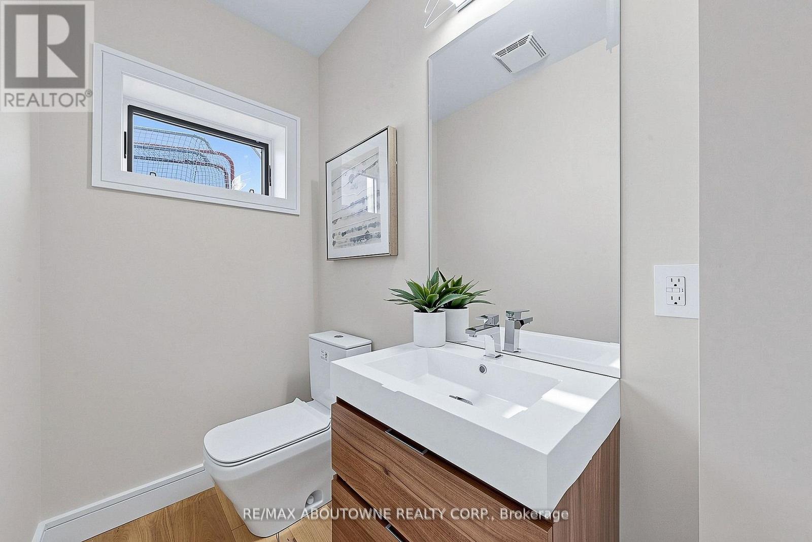 1364 ACTON CRESCENT - 33