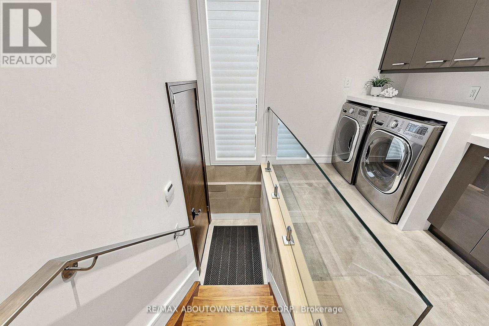 1364 ACTON CRESCENT - 34
