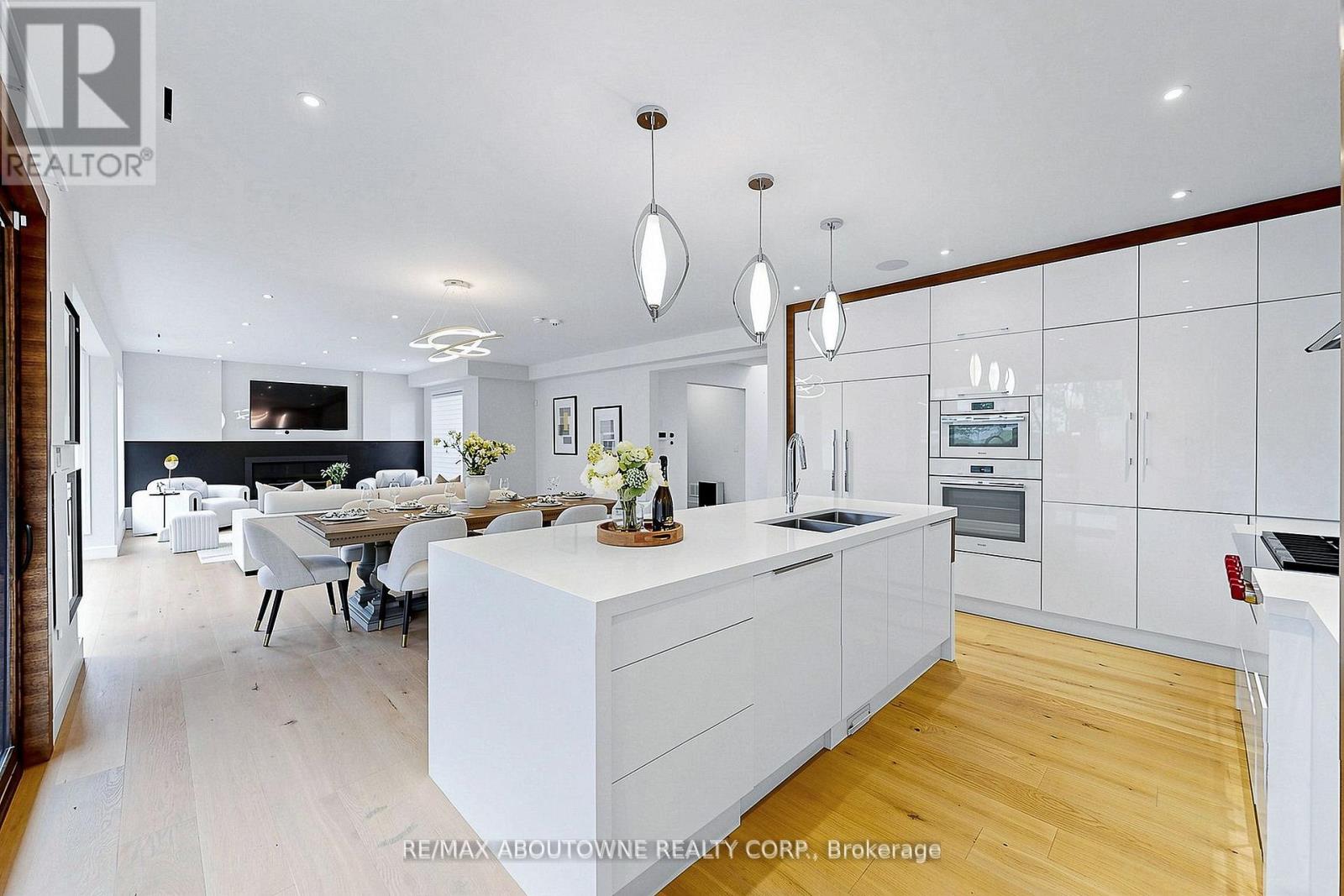 1364 ACTON CRESCENT - 8