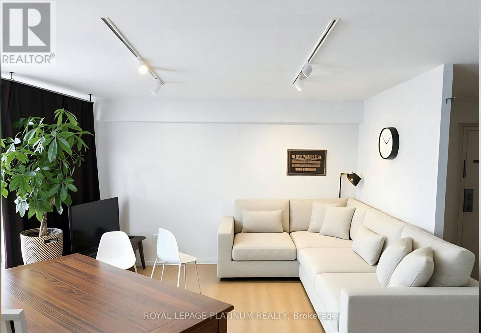 #408 330 DIXON ROAD - 11