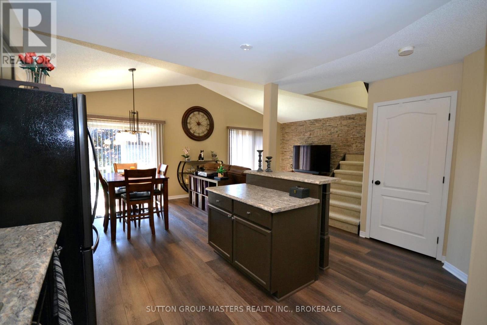 737 MARGARET WAY - 12
