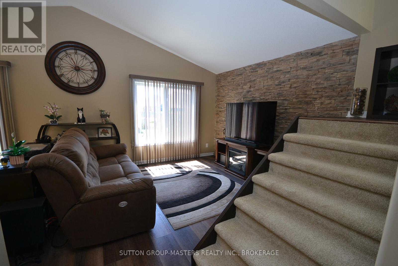 737 MARGARET WAY - 15
