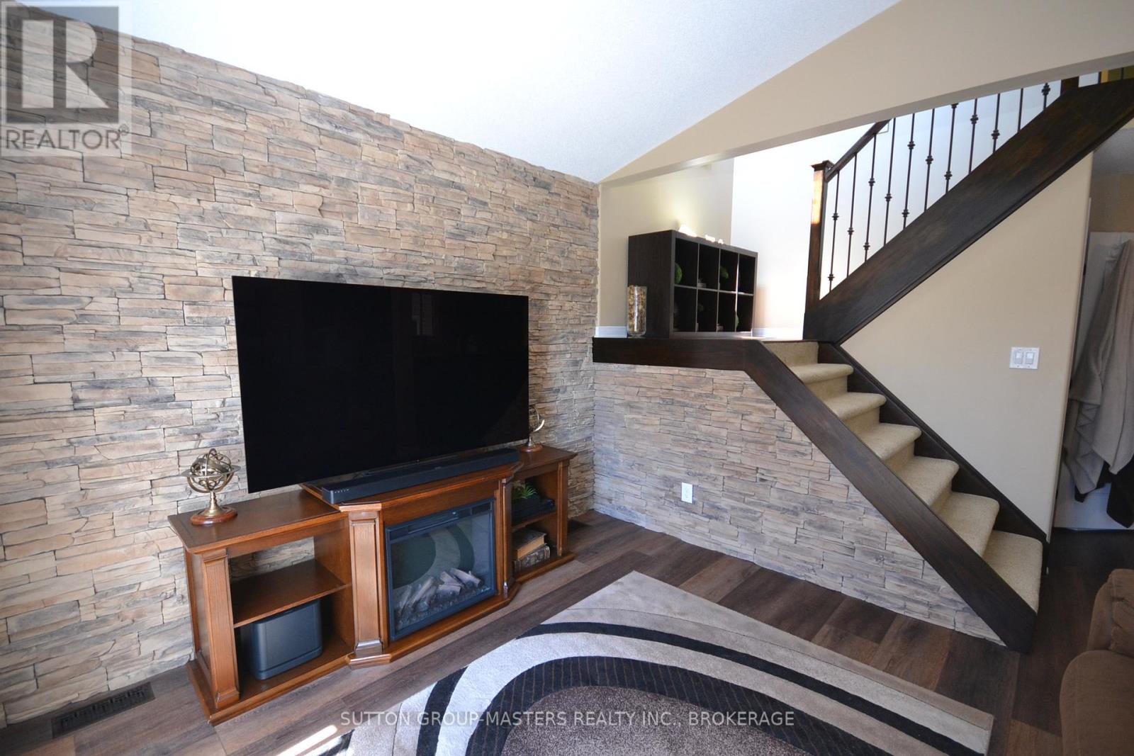 737 MARGARET WAY - 16