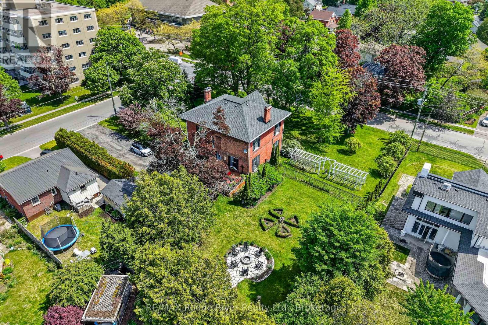 181 ONTARIO STREET - 4