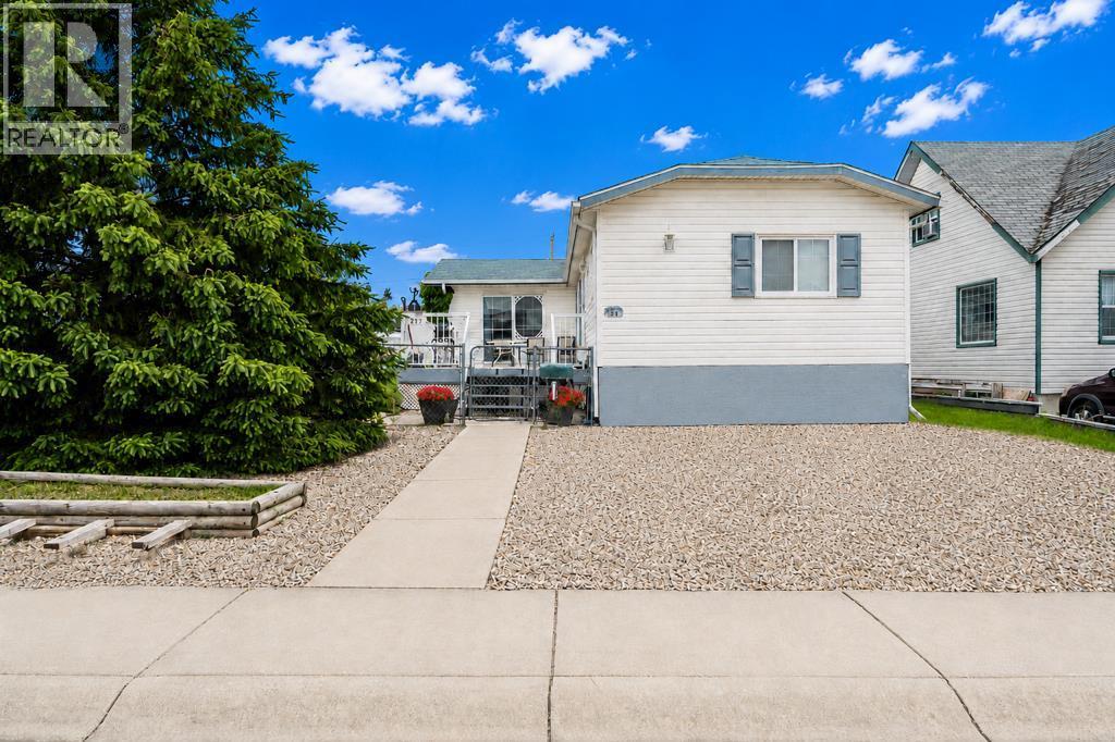 217 4 Street NW - photo 2