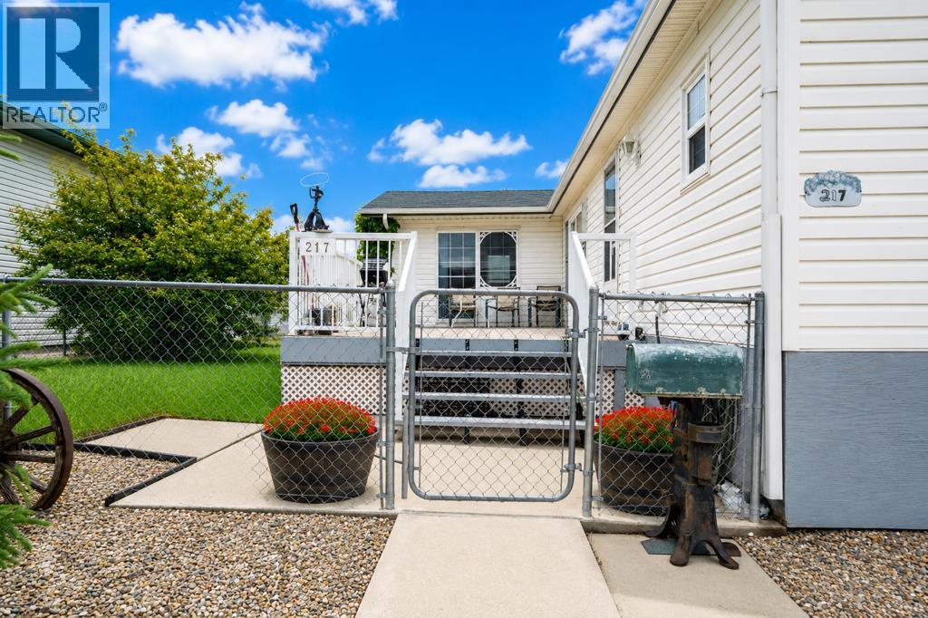 217 4 Street NW - photo 3