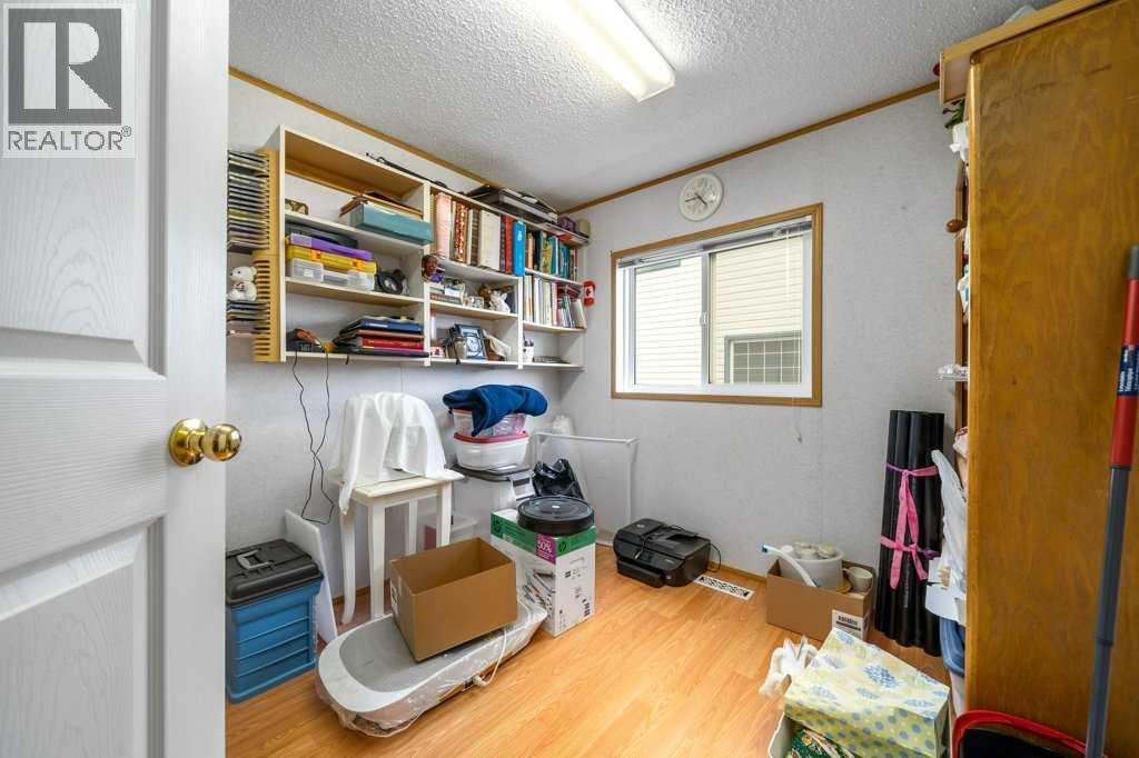 217 4 Street NW — photo 9