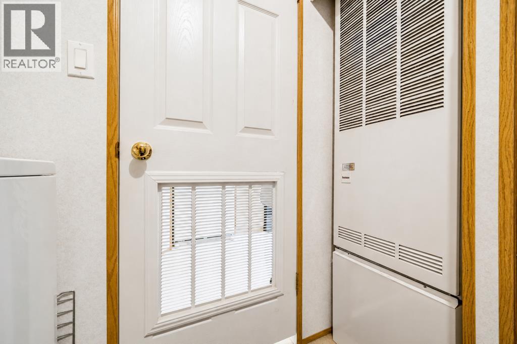 217 4 Street NW — photo 24