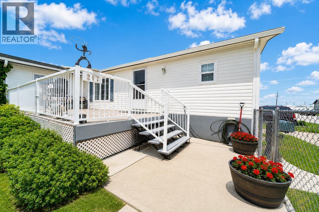 217 4 Street NW - photo 4