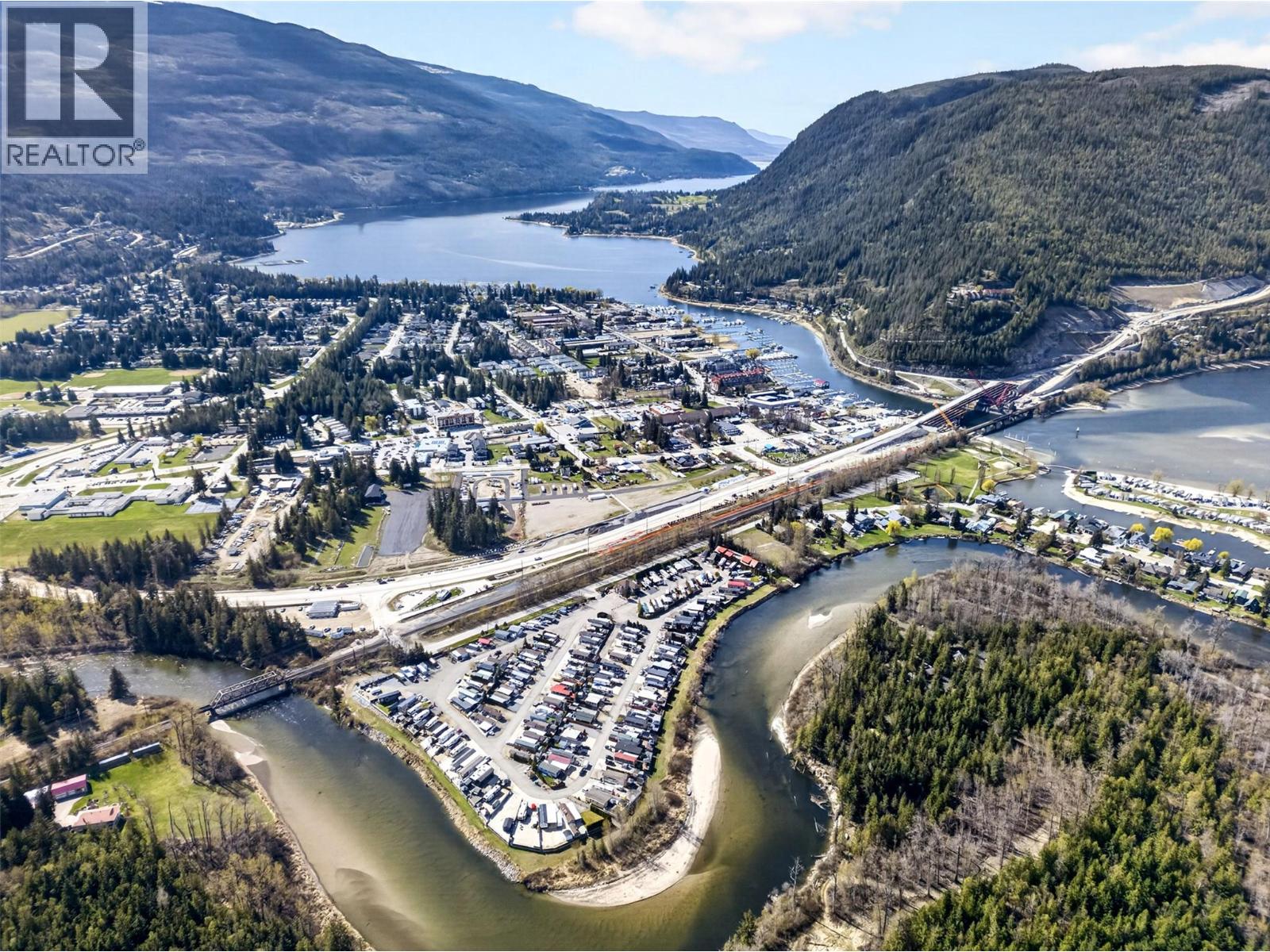  1383 SilverSands Road, Sicamous