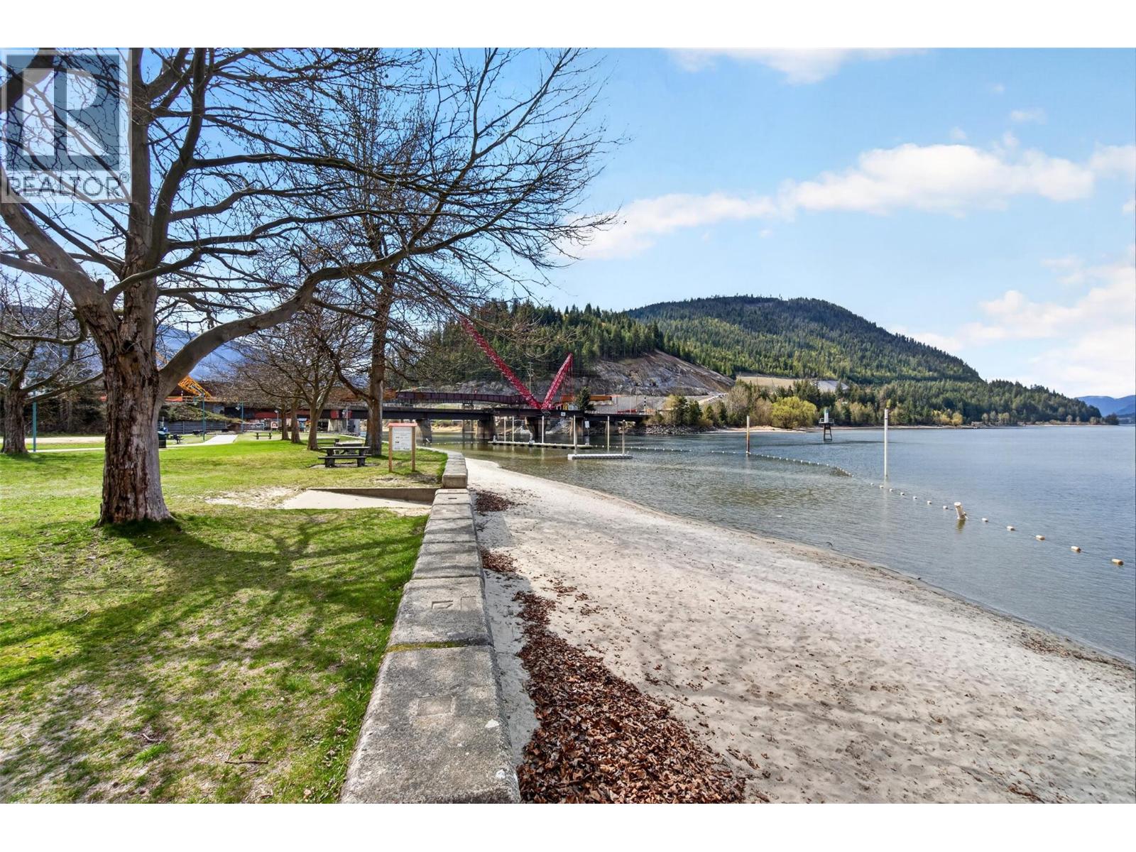 1383 SilverSands Road, Sicamous