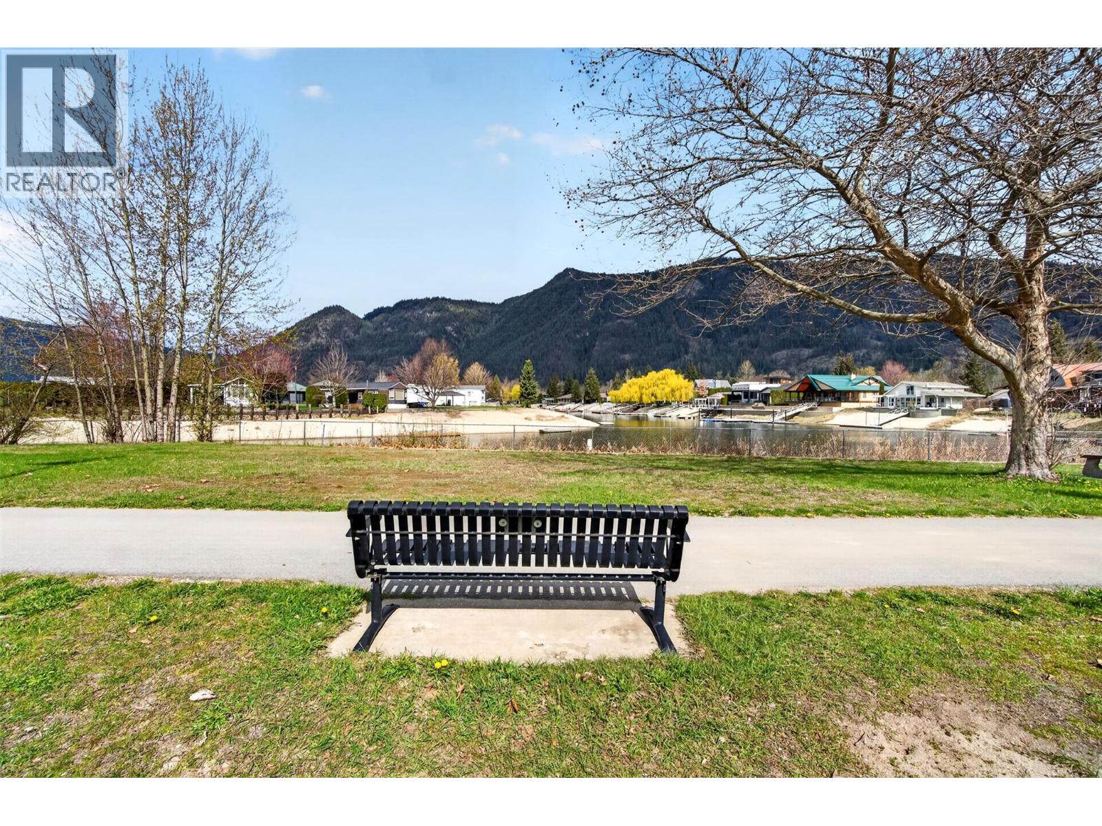  1383 SilverSands Road, Sicamous