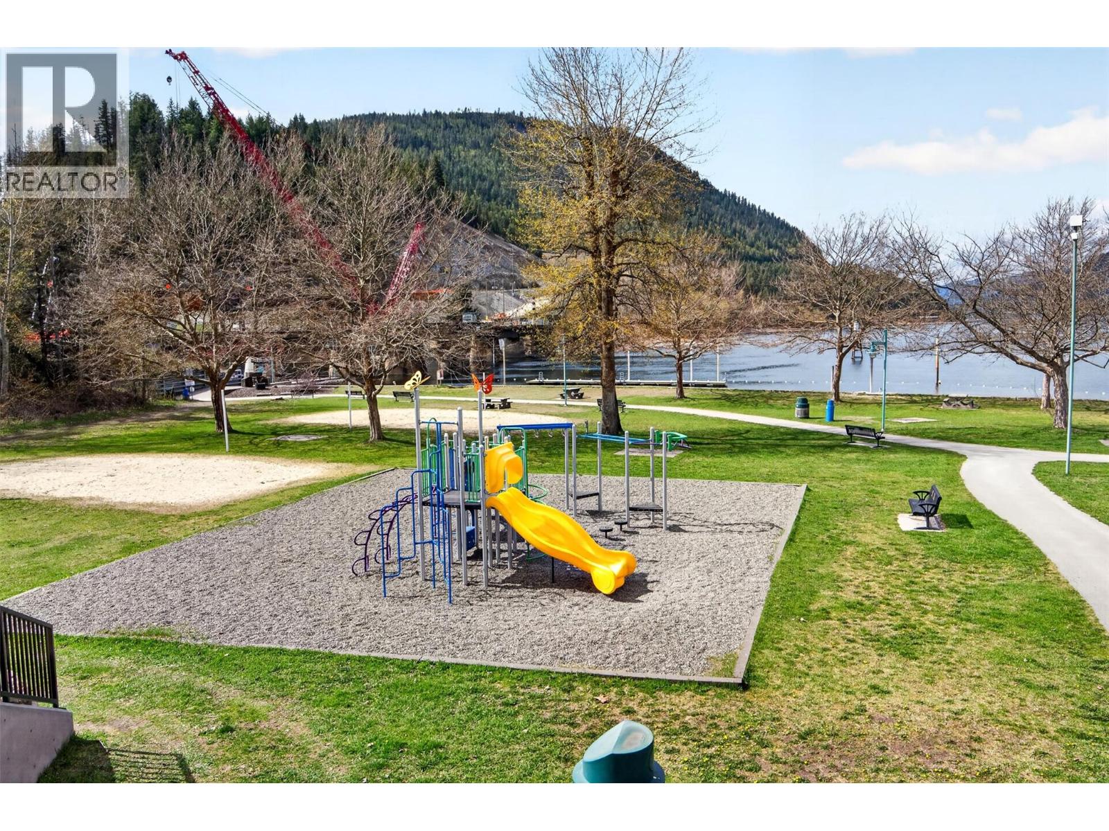  1383 SilverSands Road, Sicamous