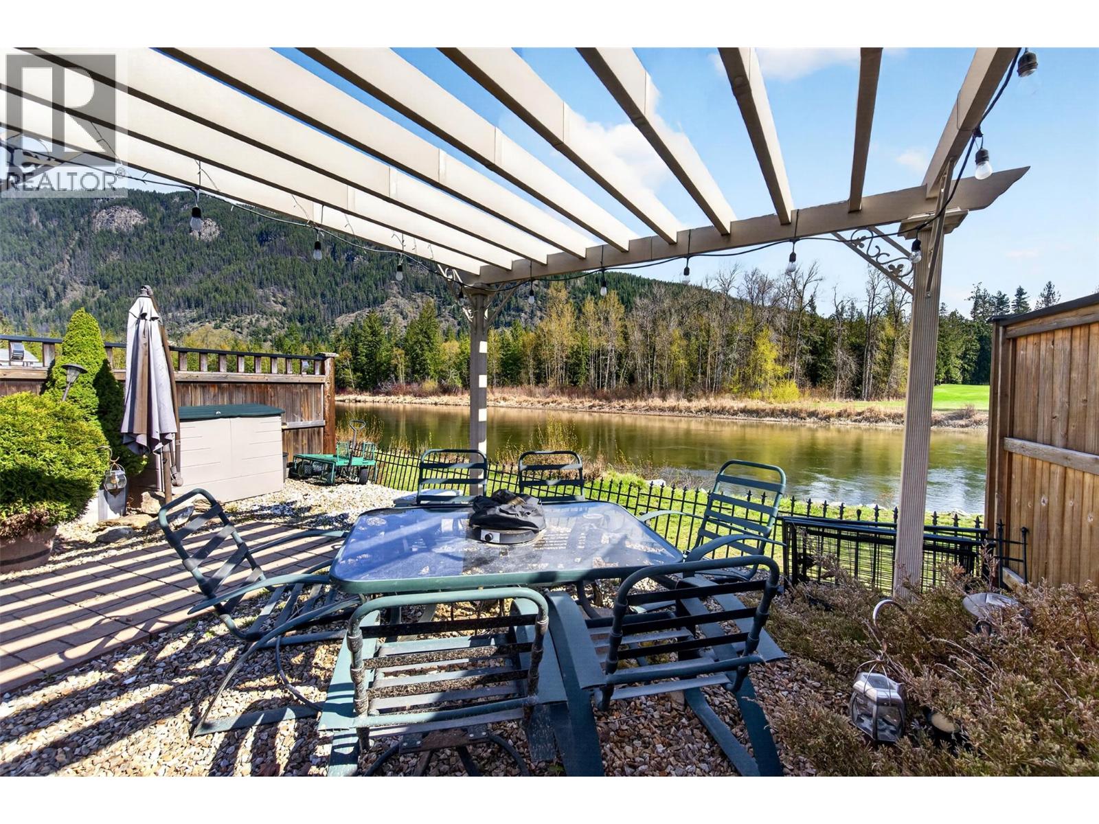  1383 SilverSands Road, Sicamous