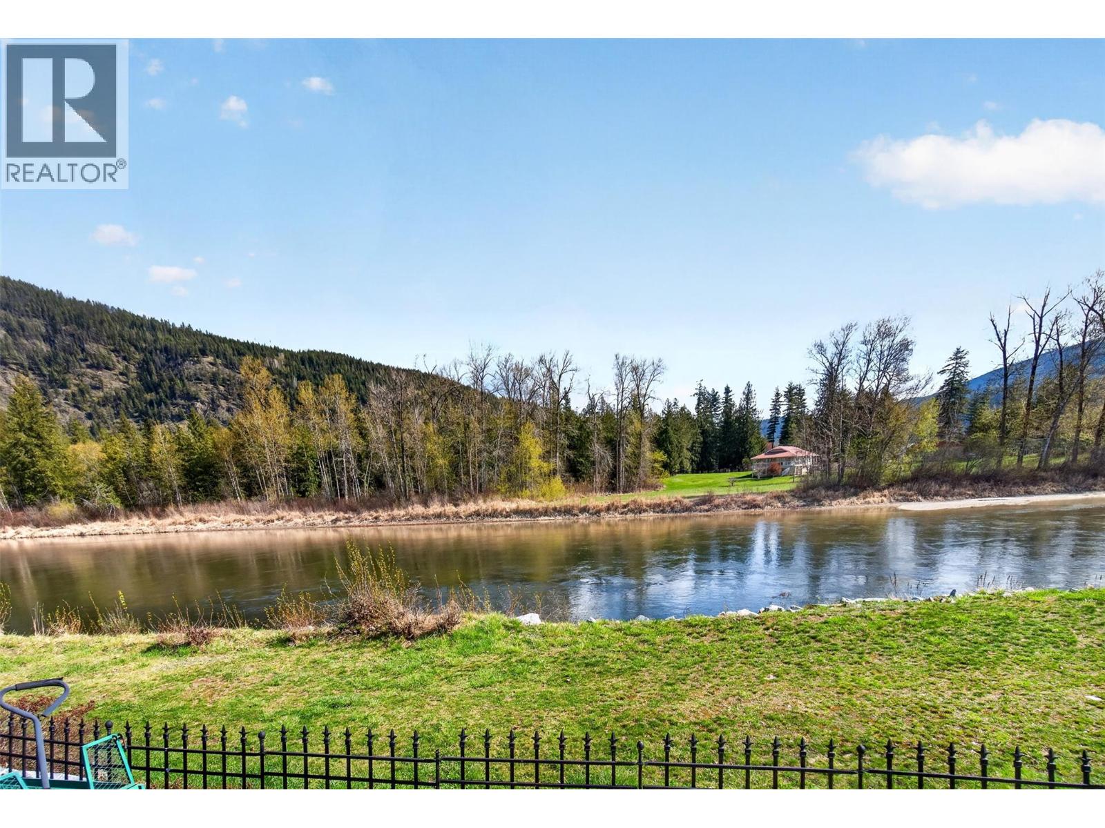  1383 SilverSands Road, Sicamous