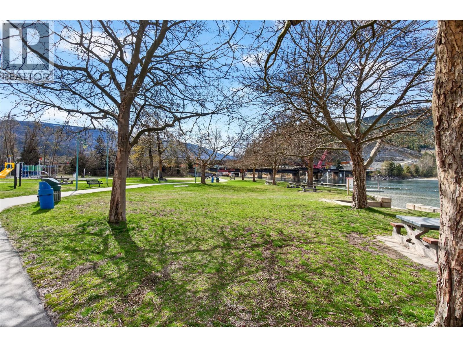  1383 SilverSands Road, Sicamous