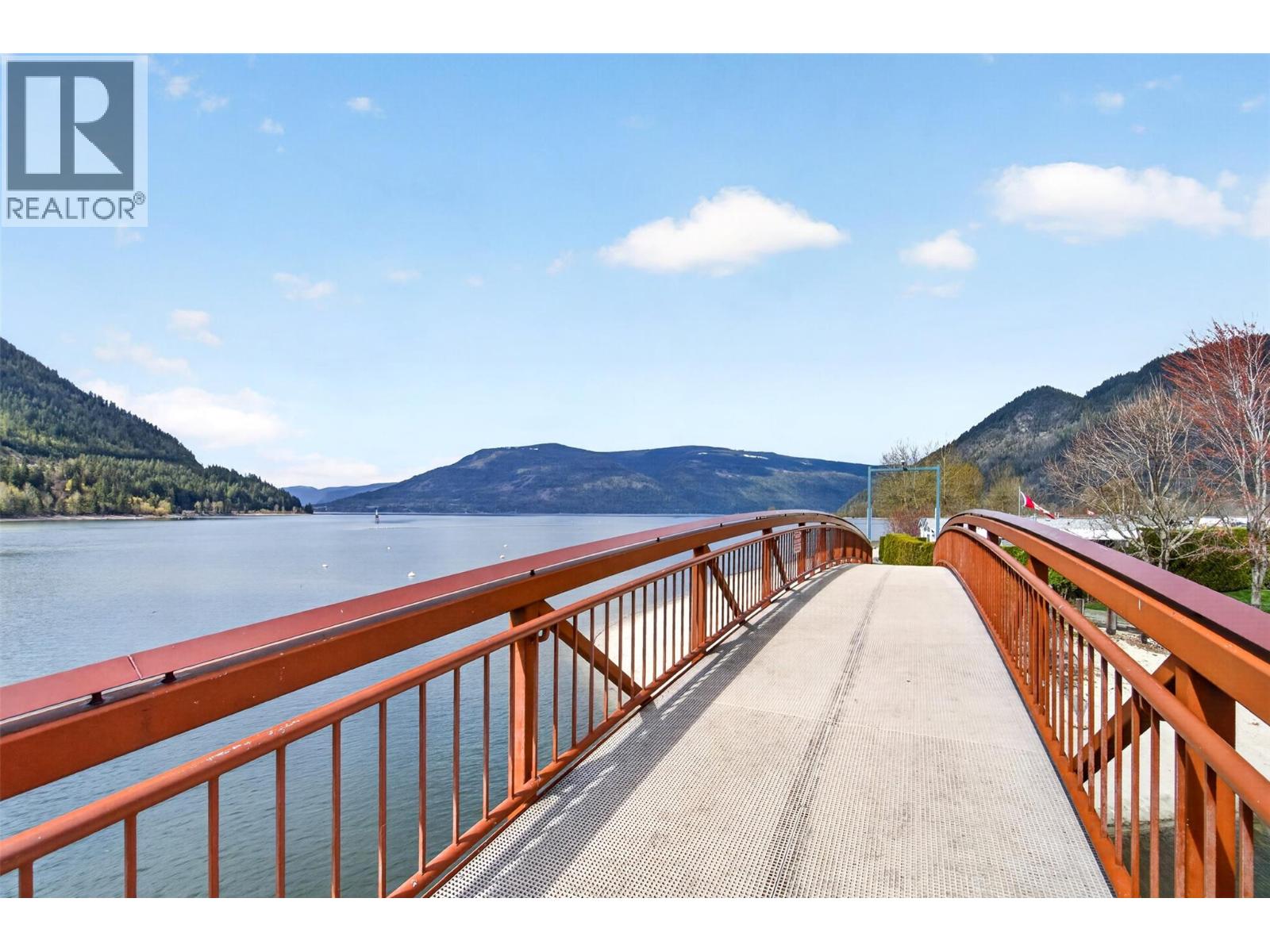  1383 SilverSands Road, Sicamous