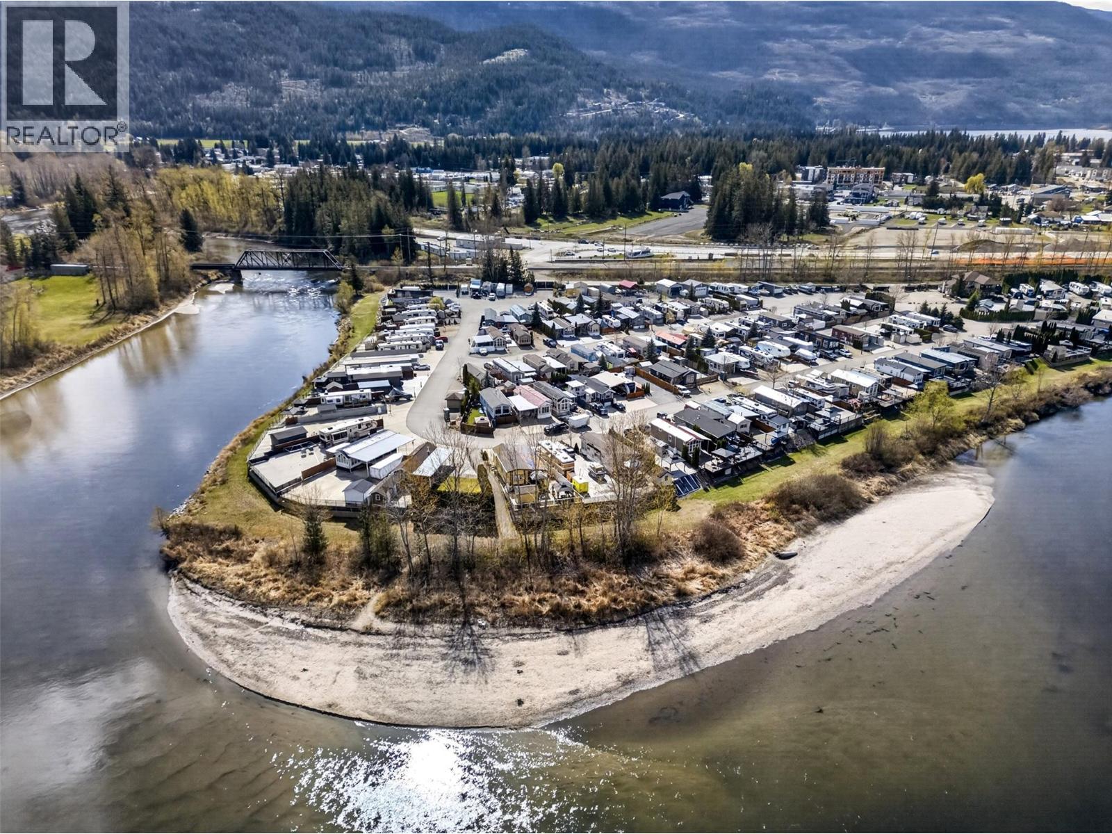  1383 SilverSands Road, Sicamous