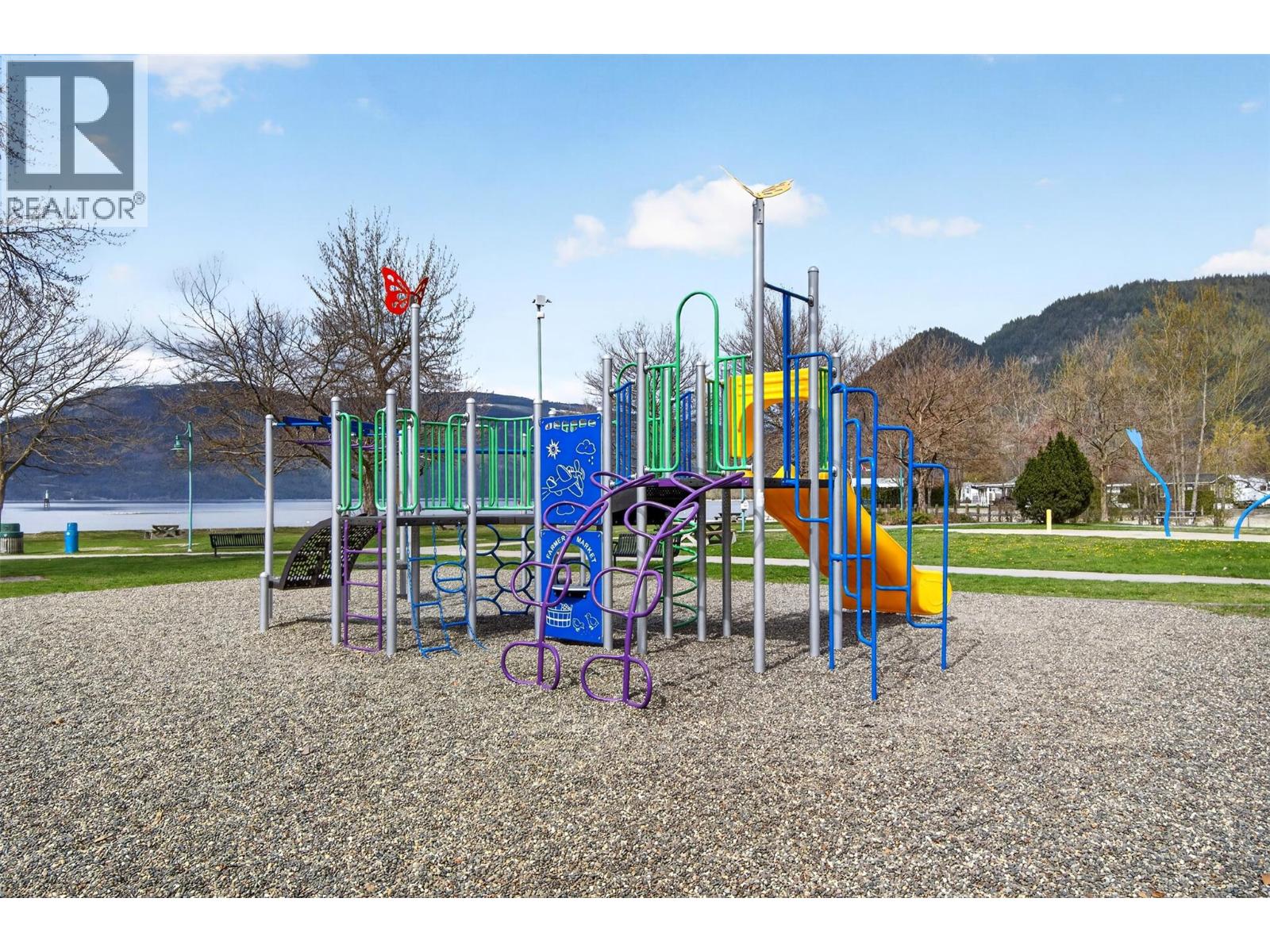  1383 SilverSands Road, Sicamous