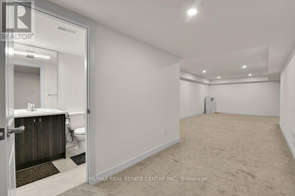3 Bed, 2 Bath House for Sale in Ottawa – 216 PARNIAN PVT PRIVATE, Ottawa – MLS# X13414920 - Image 15