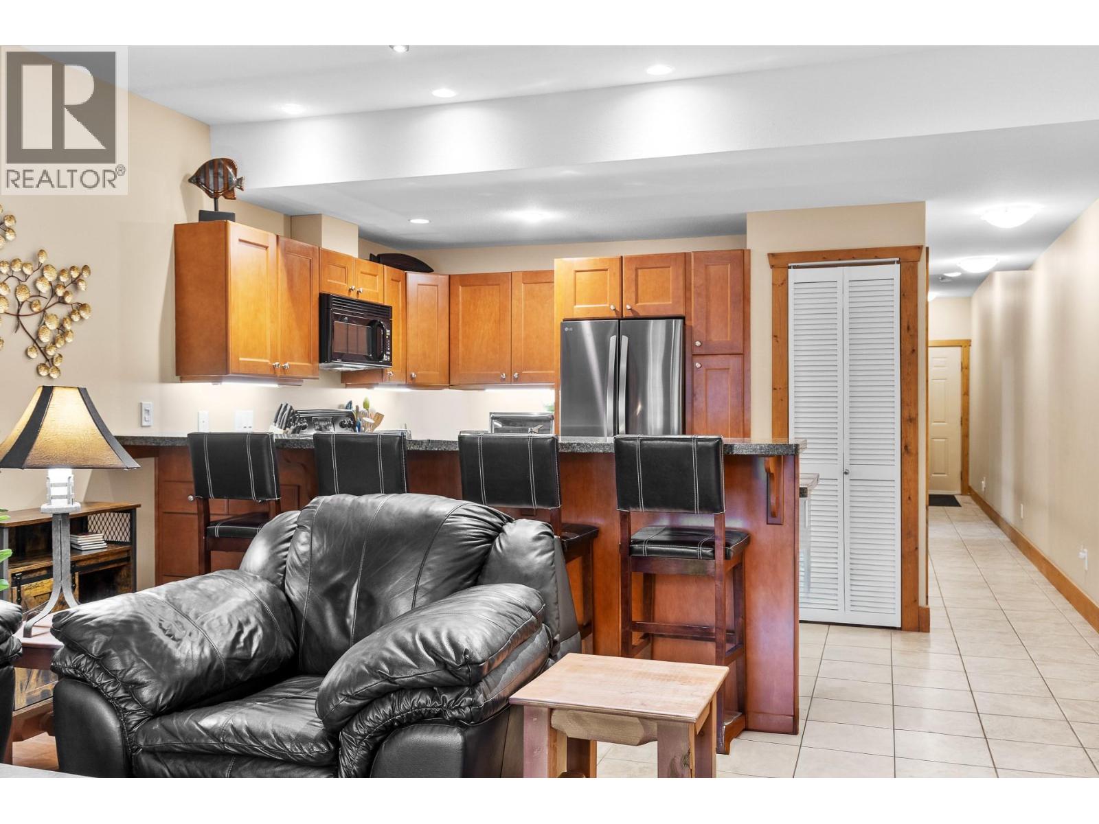 #122 5401 Lakeshore Drive - 23