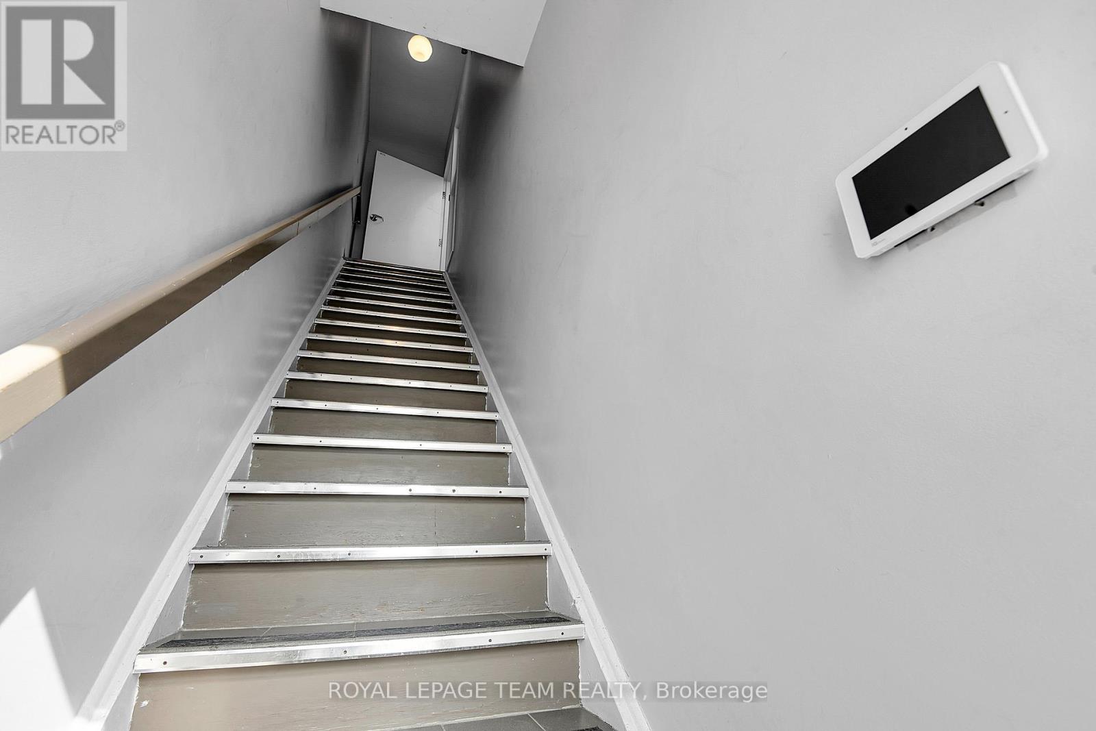 Office for Rent in Ottawa – 901 SOMERSET STREET, Ottawa – MLS# X13415068 - Image 9