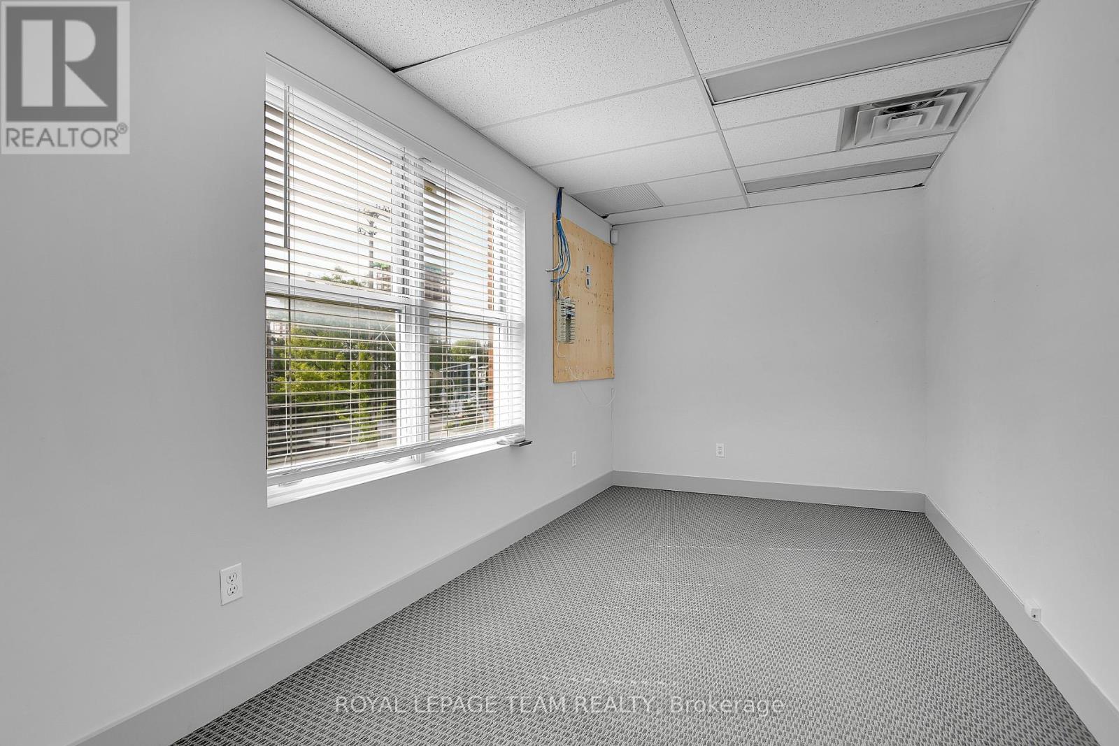 Office for Rent in Ottawa – 901 SOMERSET STREET, Ottawa – MLS# X13415068 - Image 1
