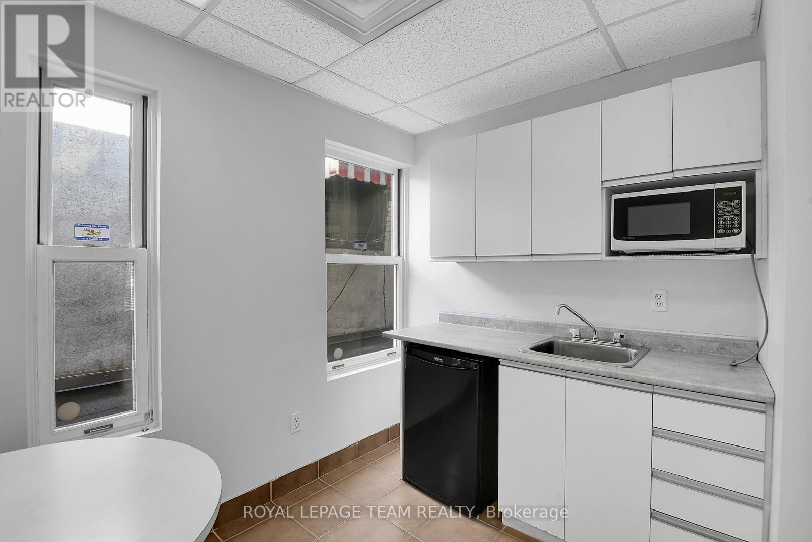 Office for Rent in Ottawa – 901 SOMERSET STREET, Ottawa – MLS# X13415068 - Image 36