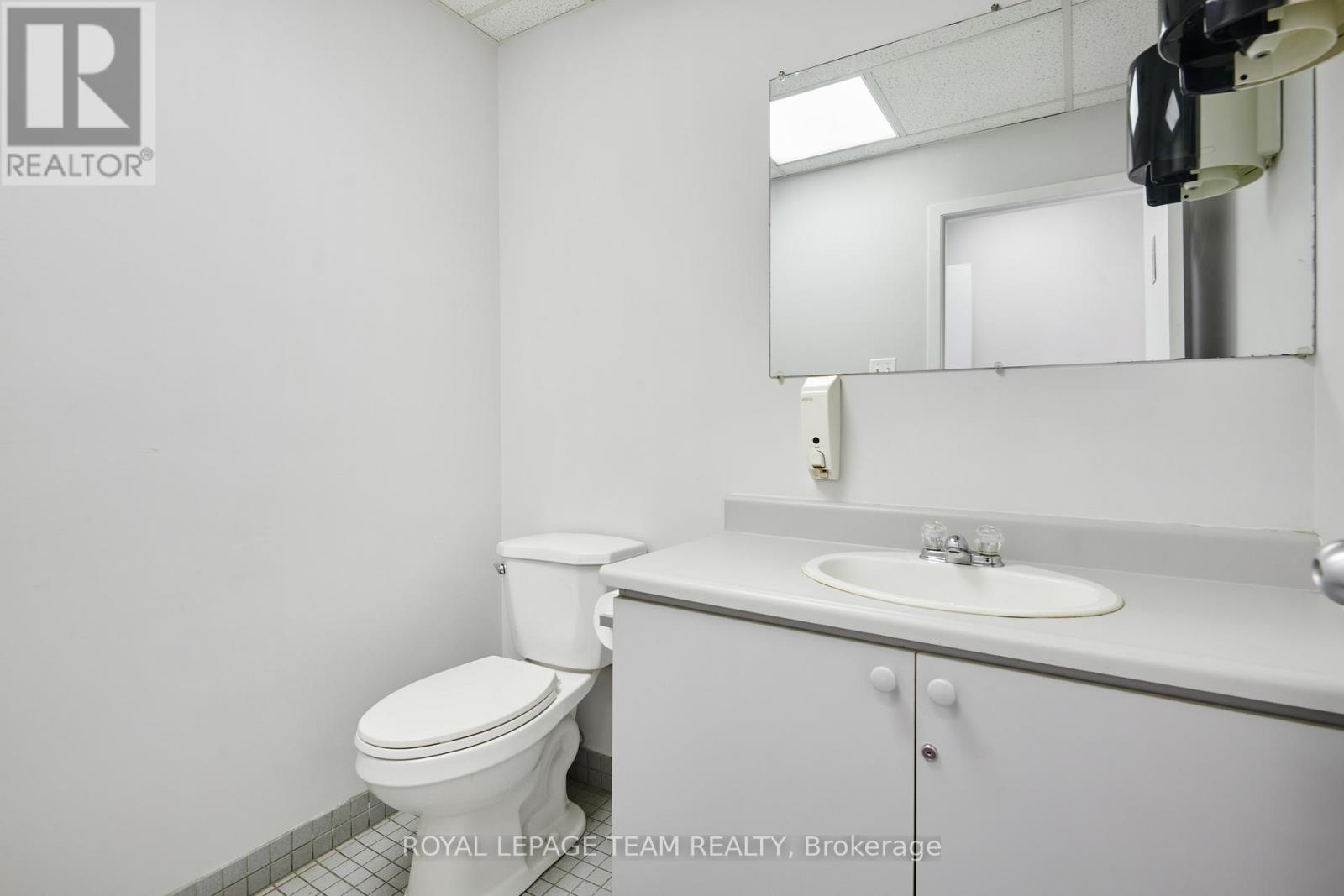 Office for Rent in Ottawa – 901 SOMERSET STREET, Ottawa – MLS# X13415068 - Image 38