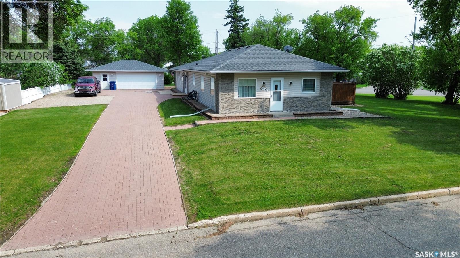 1023 Mountain STREET - photo 2