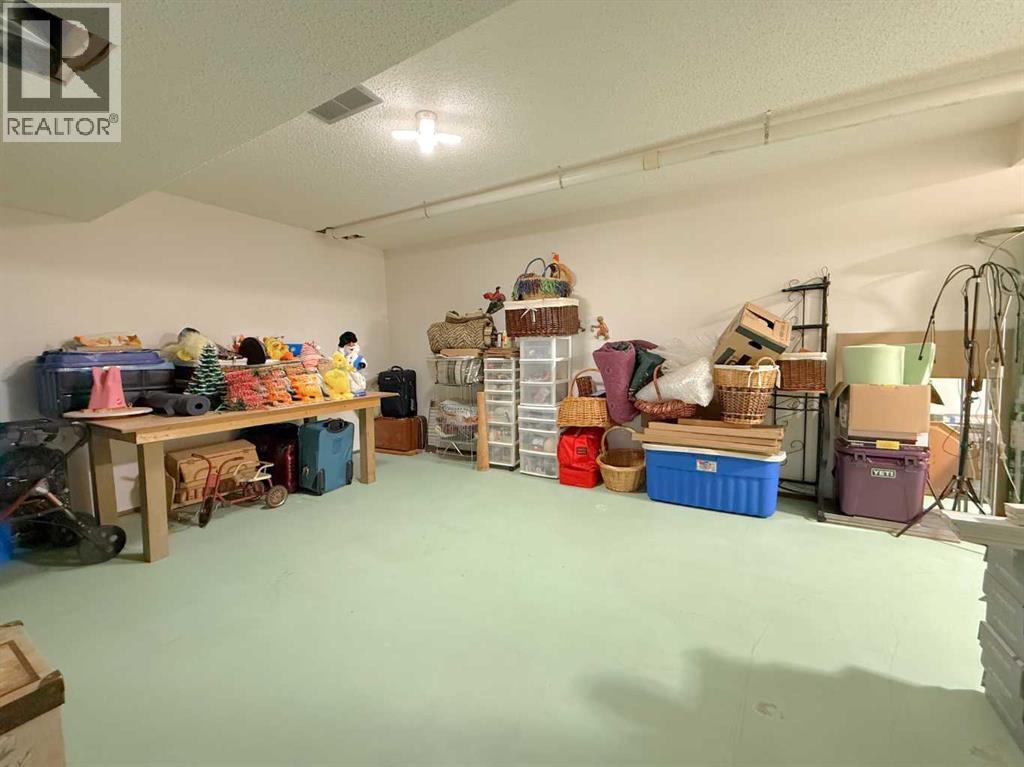 5301 Birch Crescent — photo 29