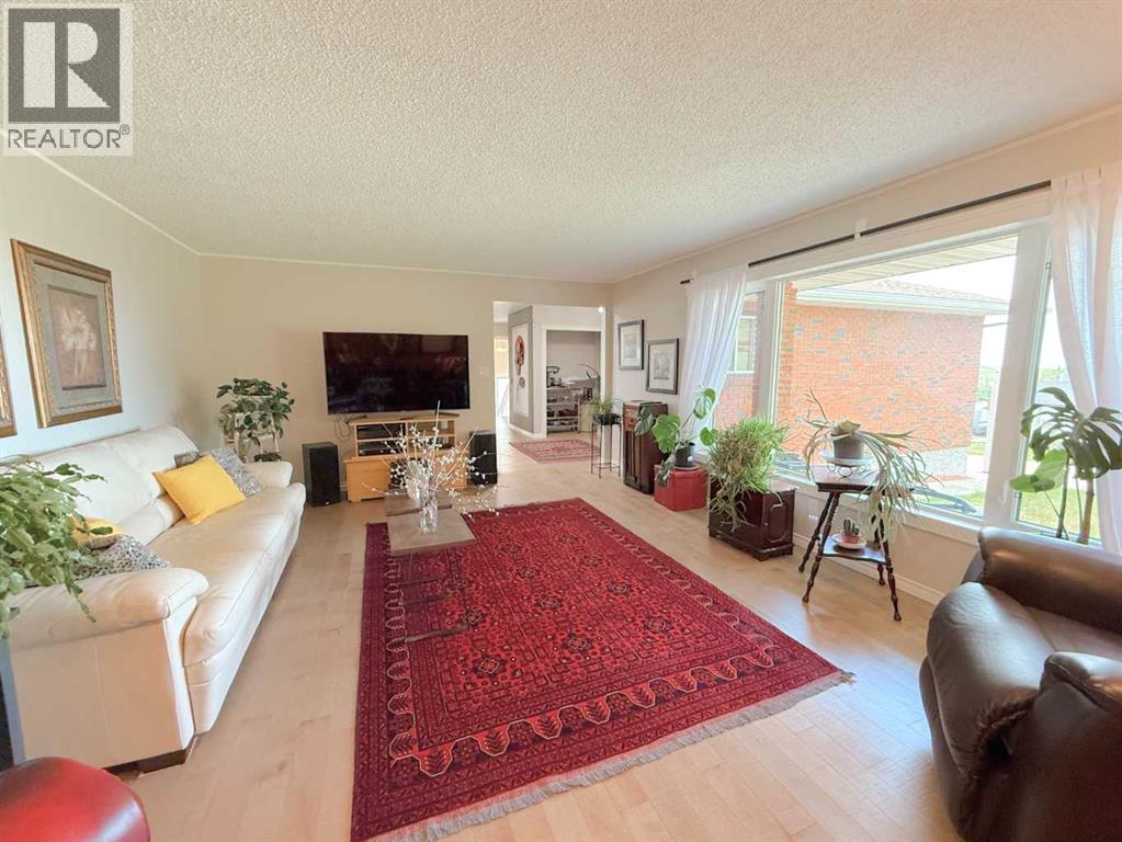5301 Birch Crescent — photo 12