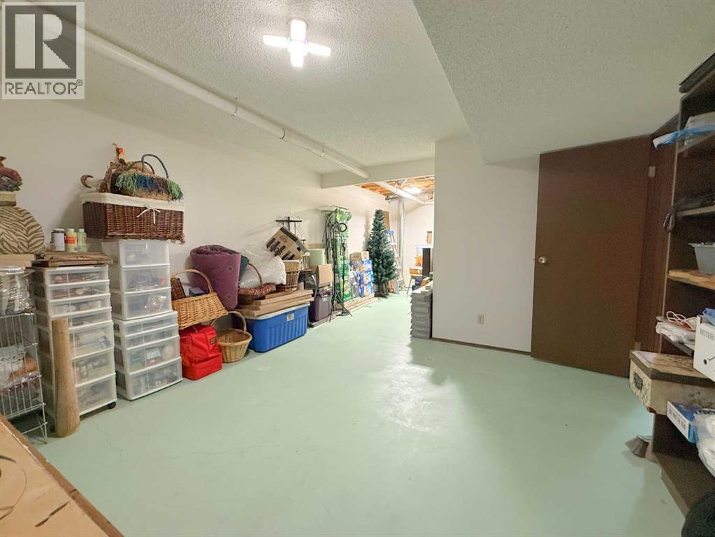 5301 Birch Crescent — photo 30