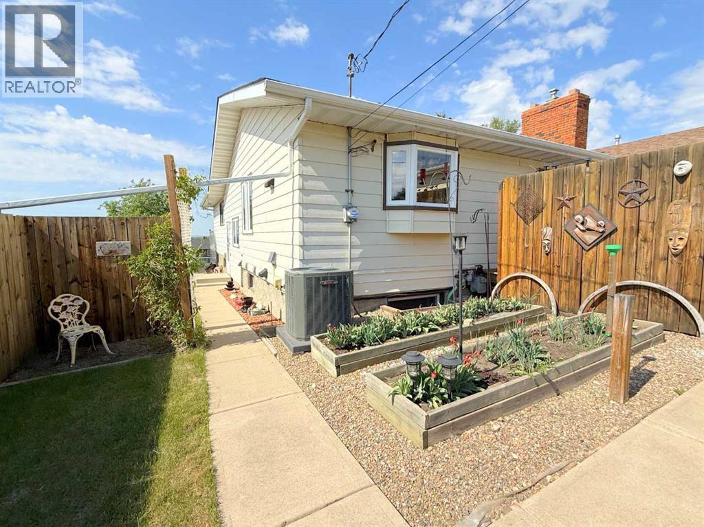 5301 Birch Crescent — photo 33