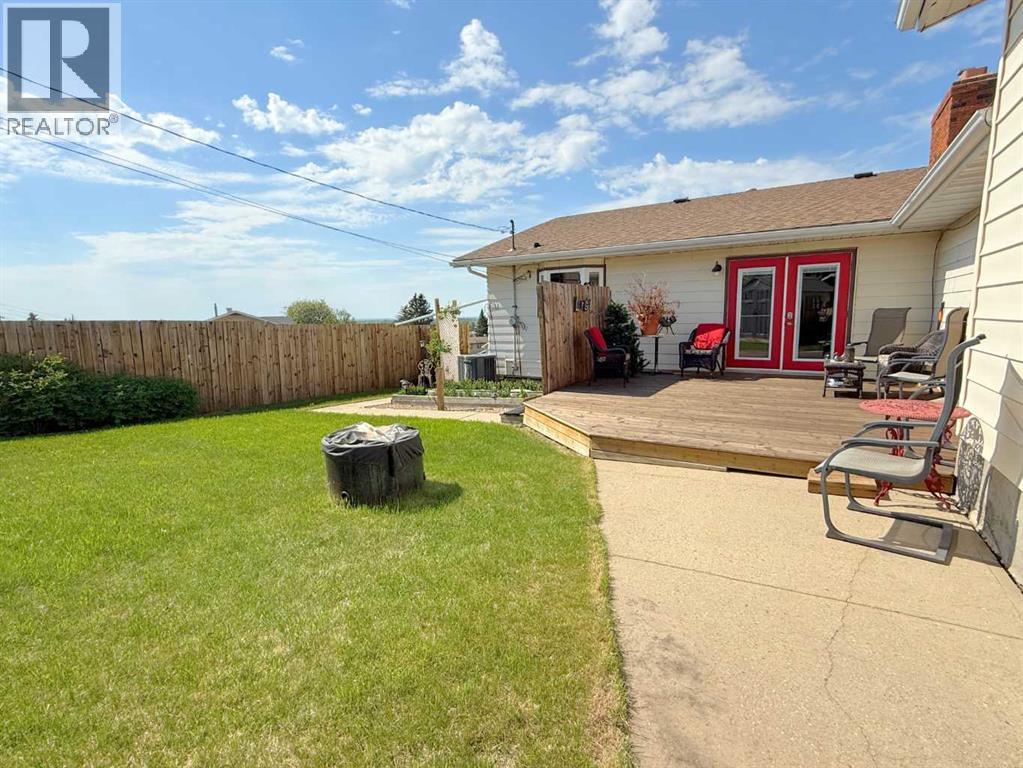 5301 Birch Crescent — photo 31