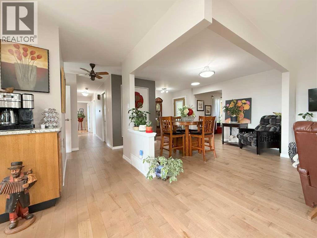 5301 Birch Crescent — photo 9