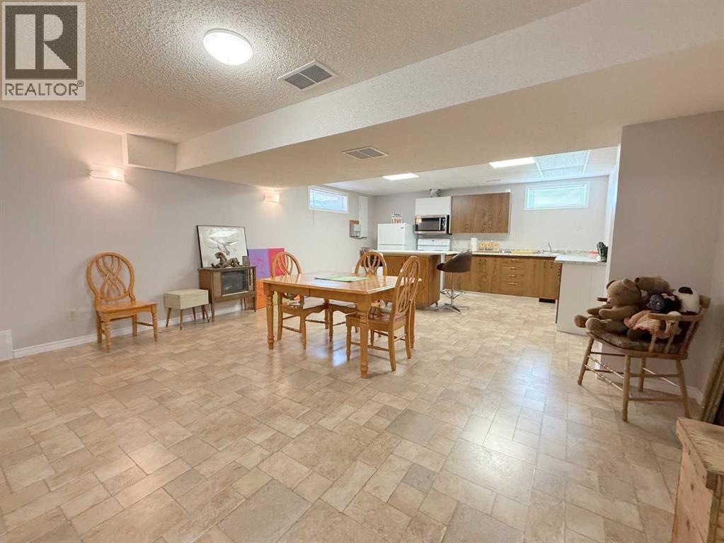 5301 Birch Crescent — photo 21
