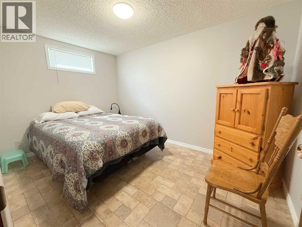 5301 Birch Crescent — photo 27