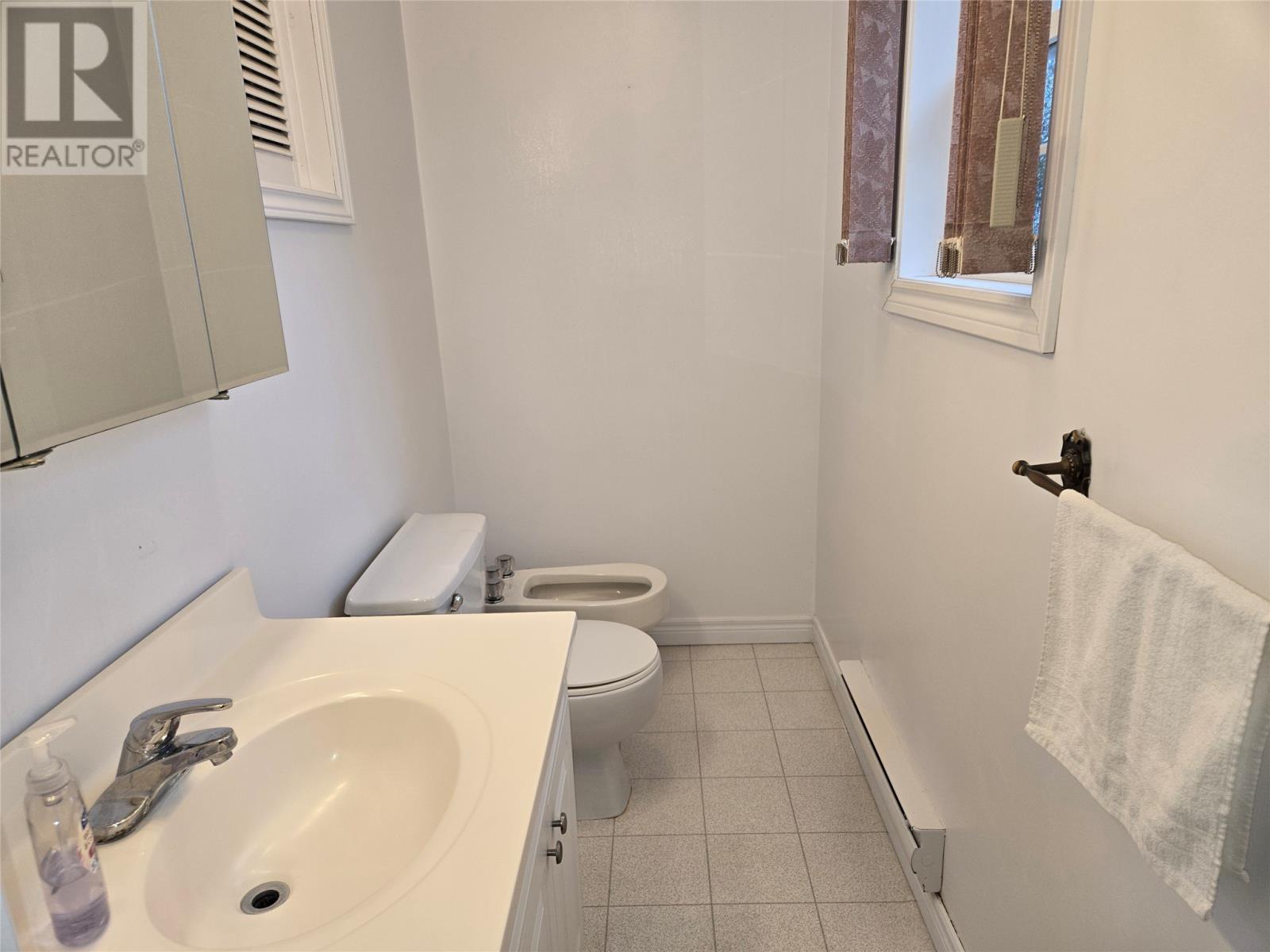 96 Colonial Avenue - 14