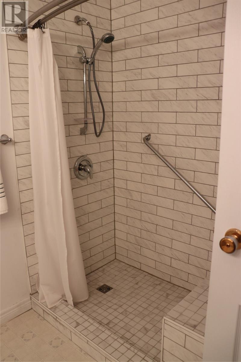 96 Colonial Avenue - 18