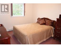 96 Colonial Avenue thumbnail 13