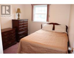 96 Colonial Avenue thumbnail 15