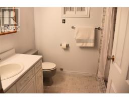 96 Colonial Avenue thumbnail 17