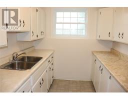 96 Colonial Avenue thumbnail 25