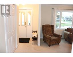 96 Colonial Avenue thumbnail 4