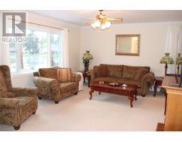 96 Colonial Avenue thumbnail 5
